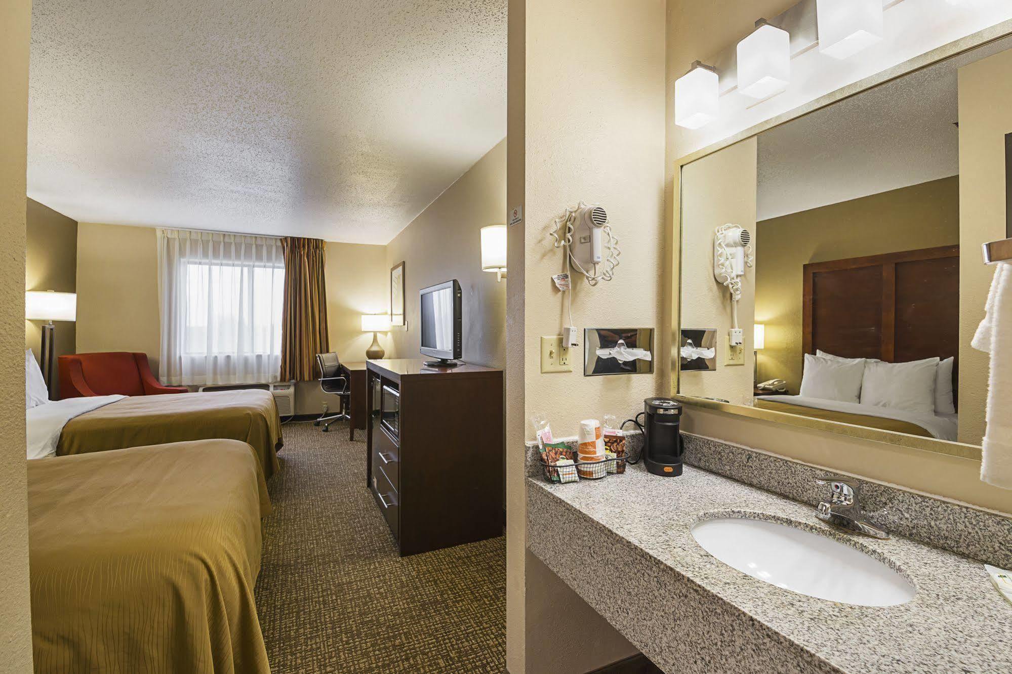 Quality Inn Waverly מראה חיצוני תמונה