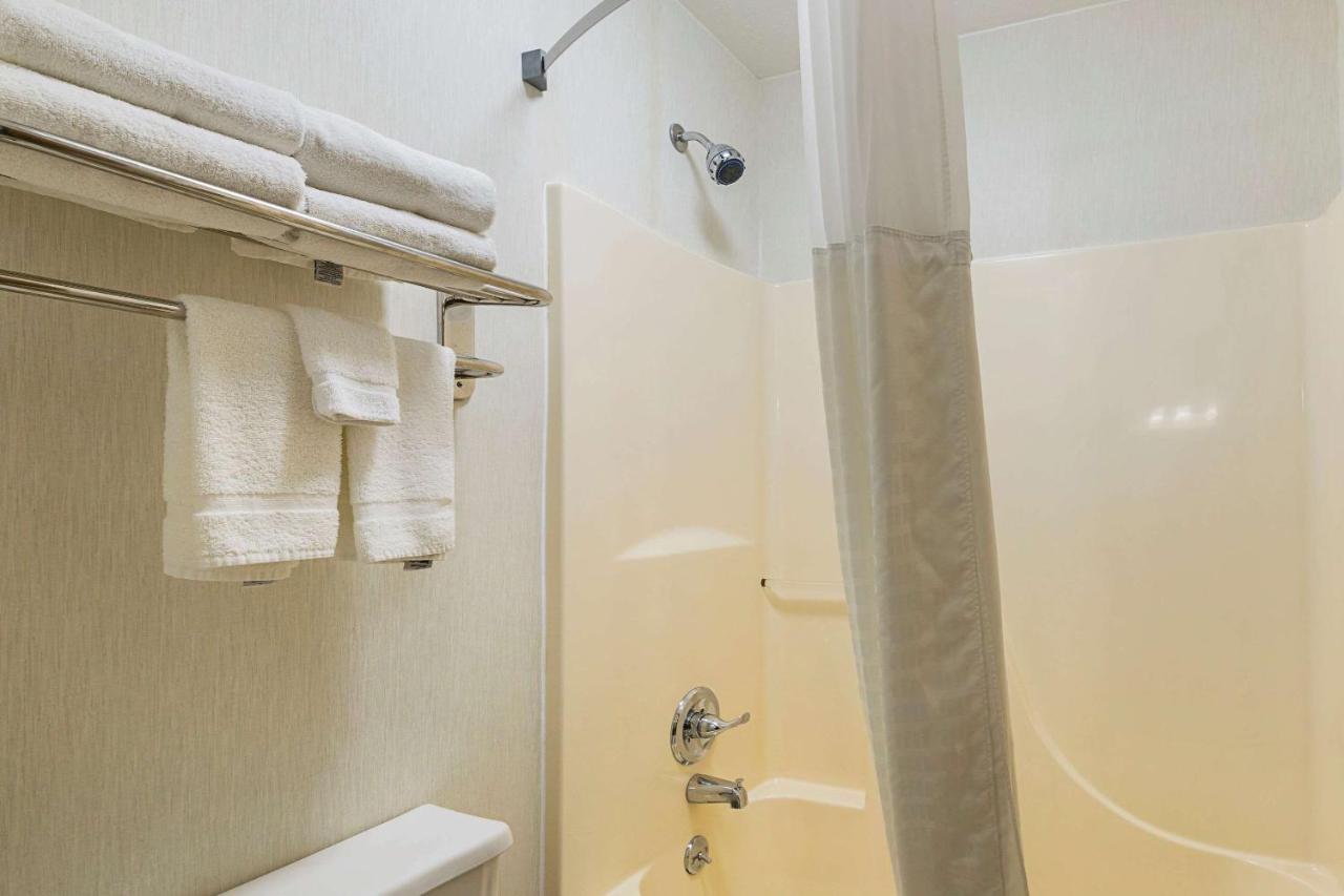 Quality Inn Waverly מראה חיצוני תמונה