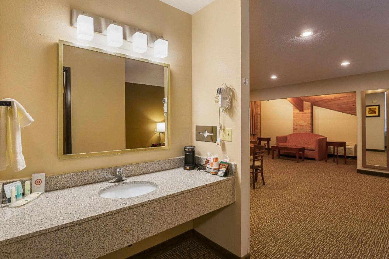 Quality Inn Waverly מראה חיצוני תמונה